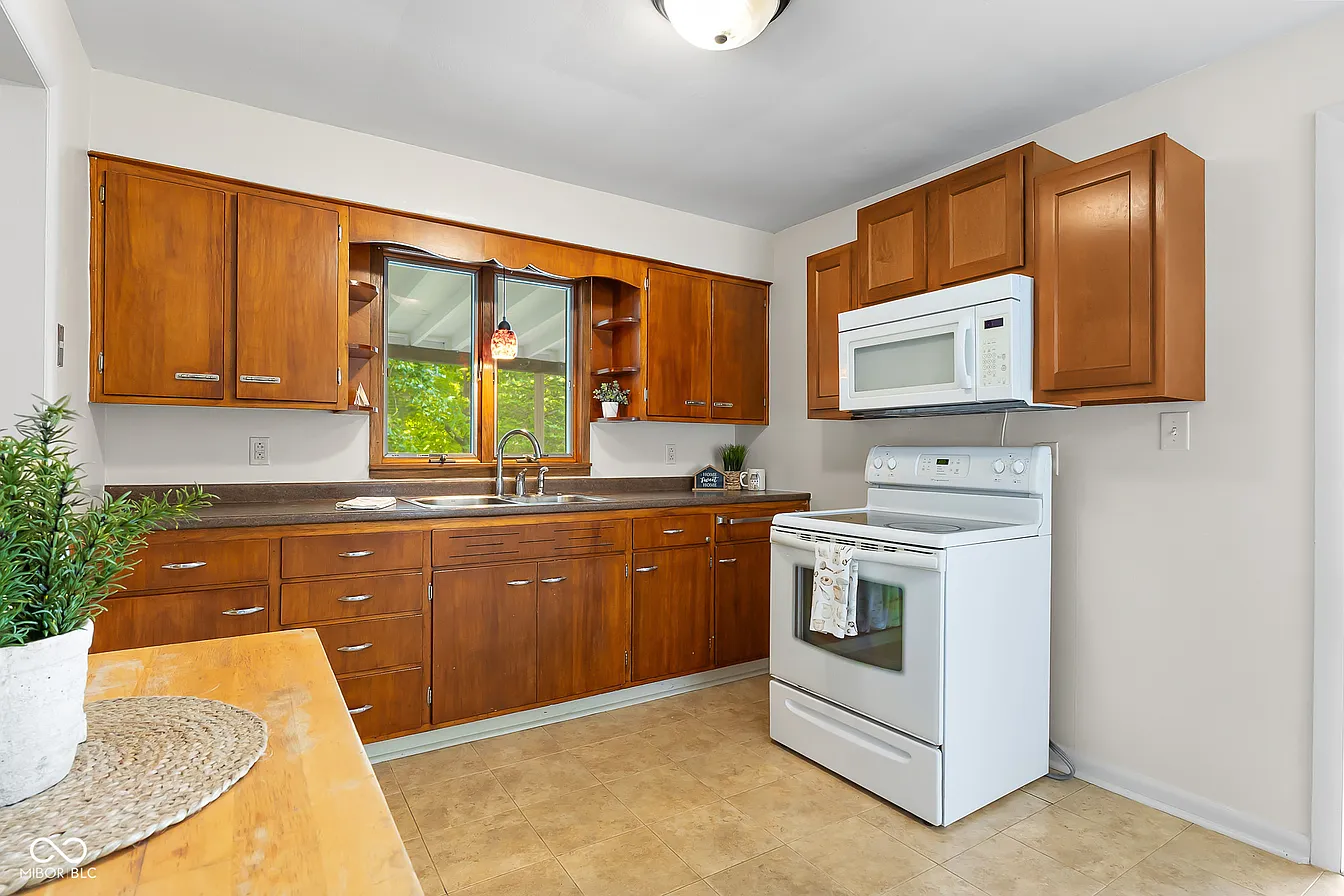 Original room photo before using Photo Visualizer